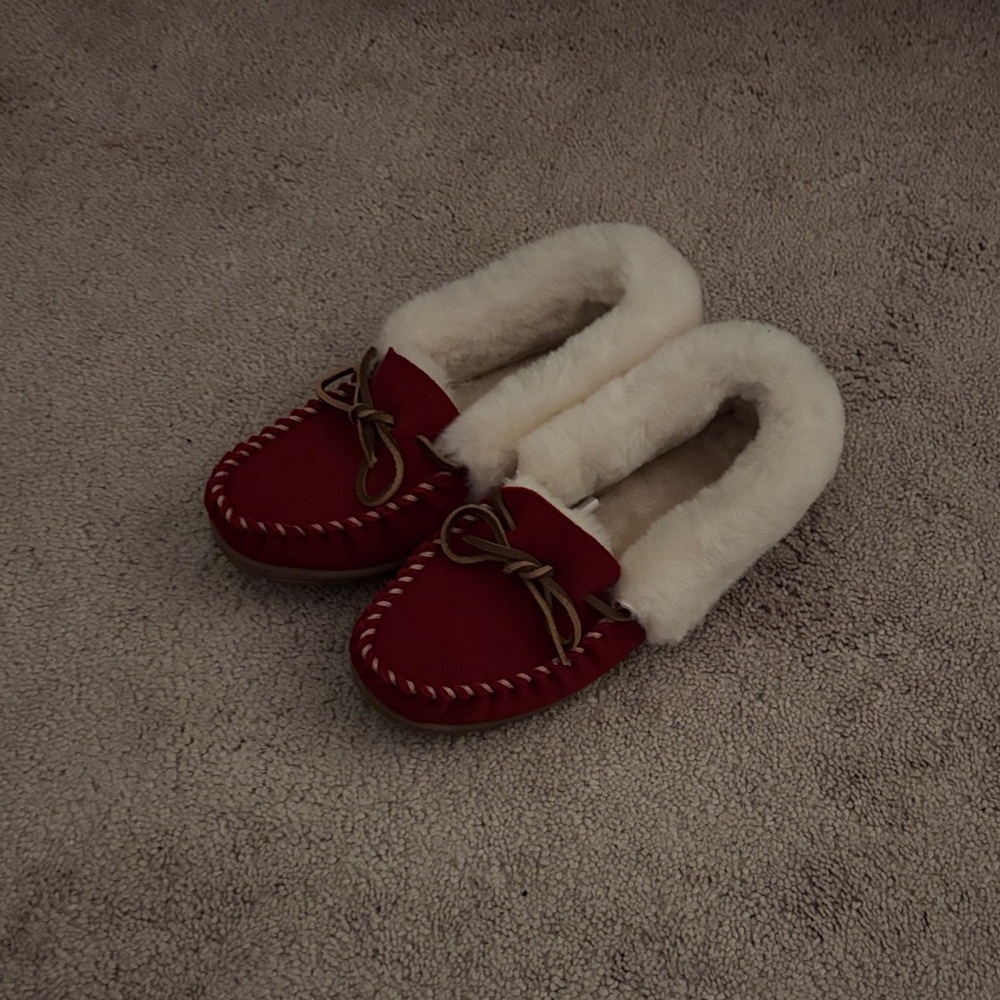 BNWT L.L. Bean Red and Cream Women's Moccasins
